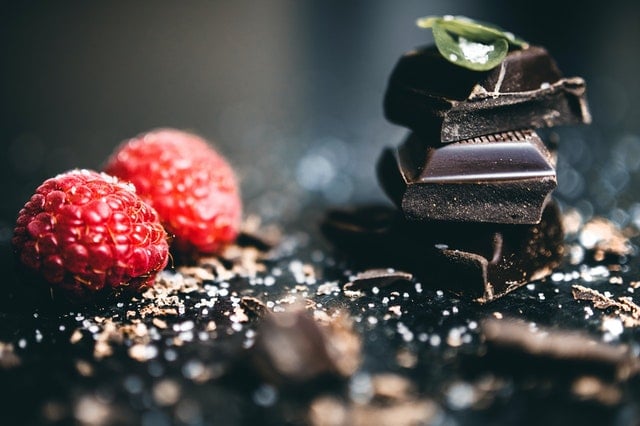 Dark chocolate: Rich in antioxidant flavonoids