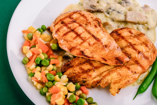 foods you can eat with high cholesterol: Chicken breasts